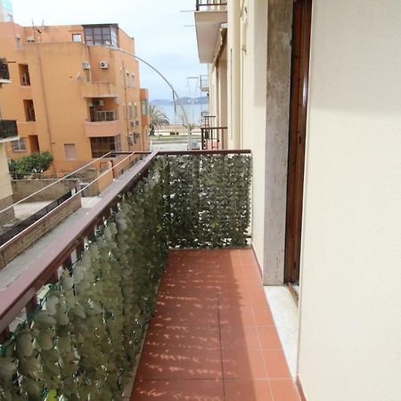 Family Apartment On The Beach Алгеро Екстериор снимка
