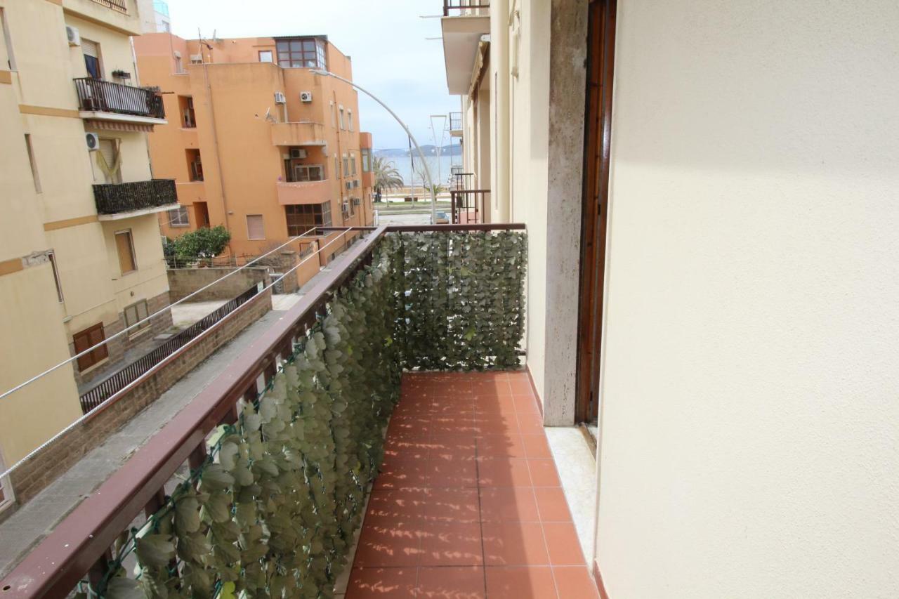 Family Apartment On The Beach Алгеро Екстериор снимка