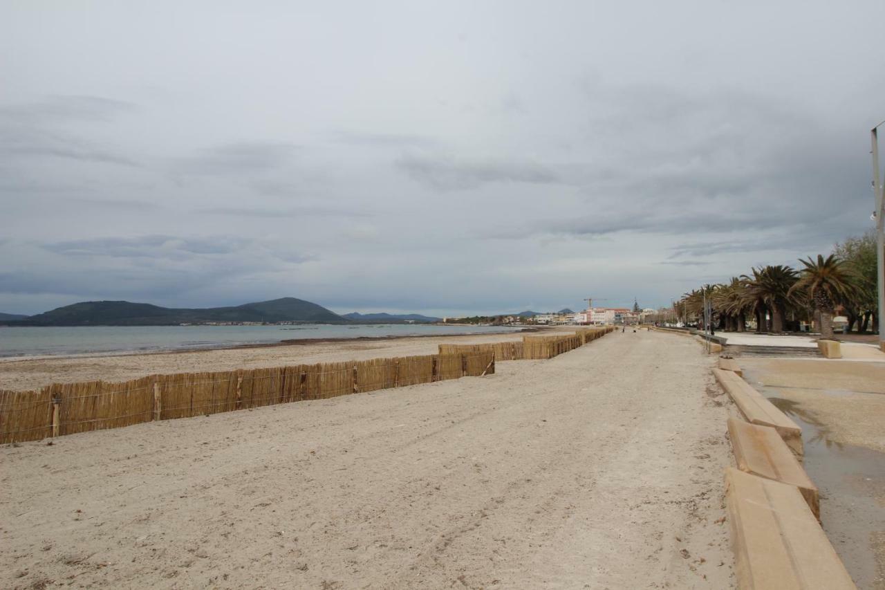 Family Apartment On The Beach Алгеро Екстериор снимка