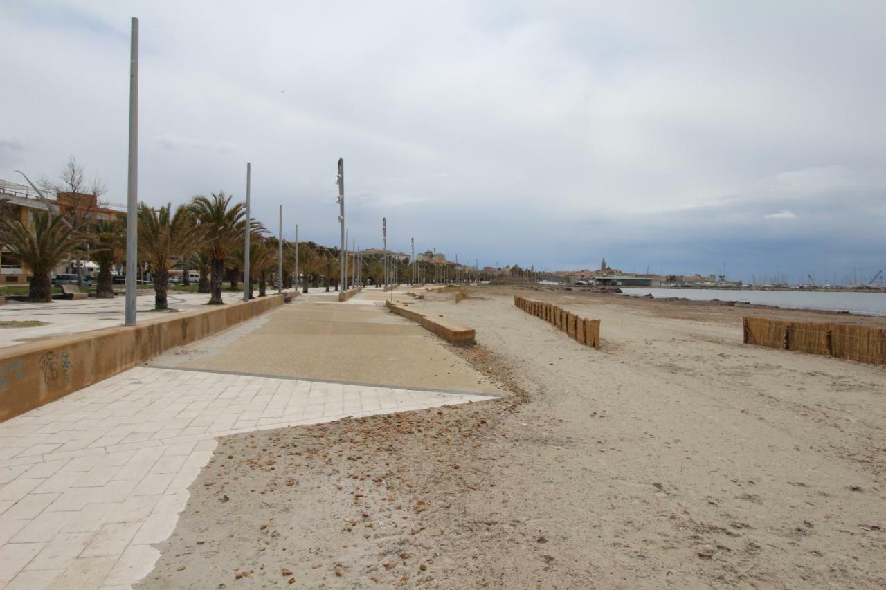 Family Apartment On The Beach Алгеро Екстериор снимка