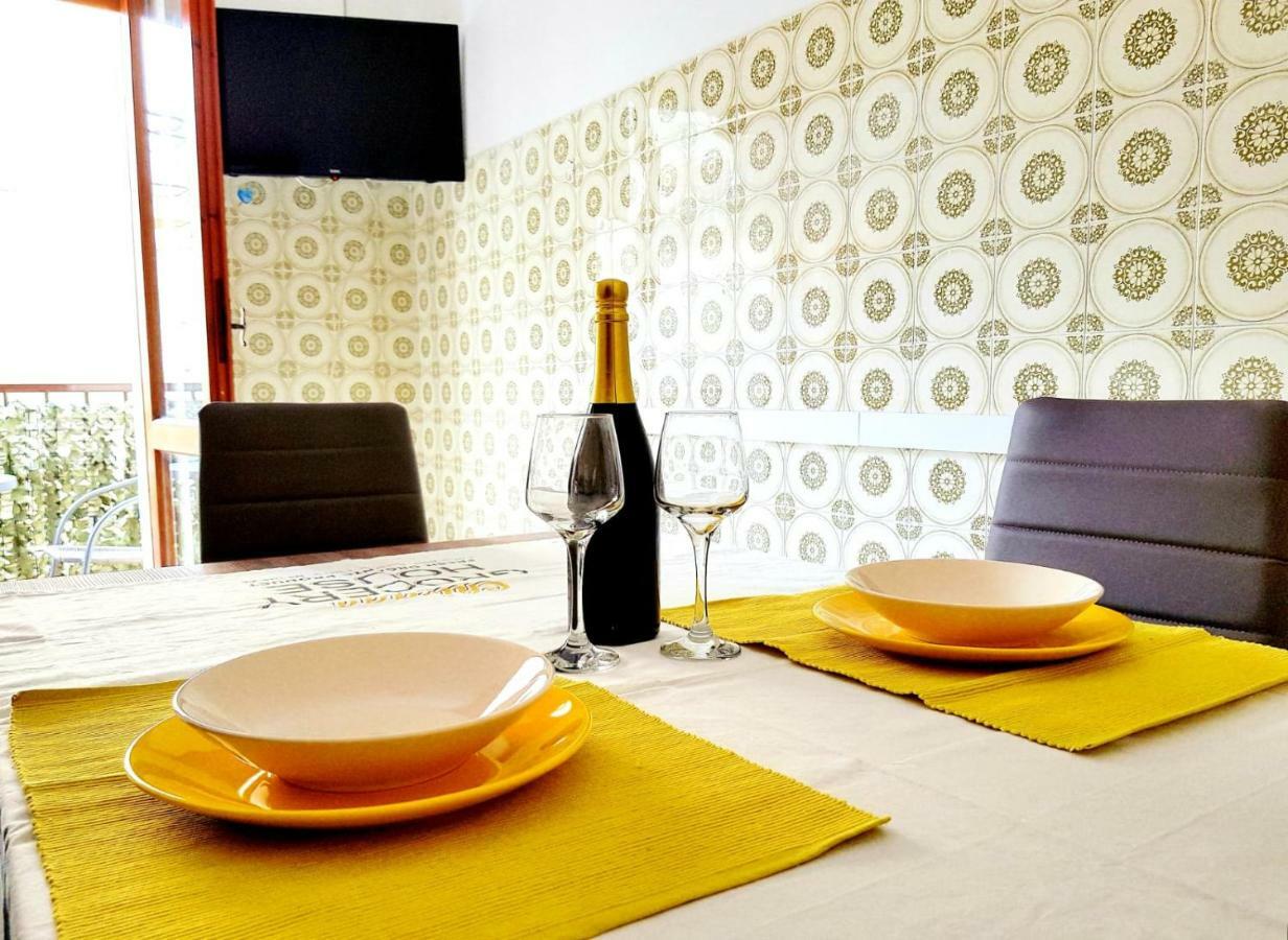 Family Apartment On The Beach Алгеро Екстериор снимка