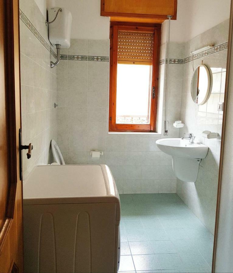 Family Apartment On The Beach Алгеро Екстериор снимка