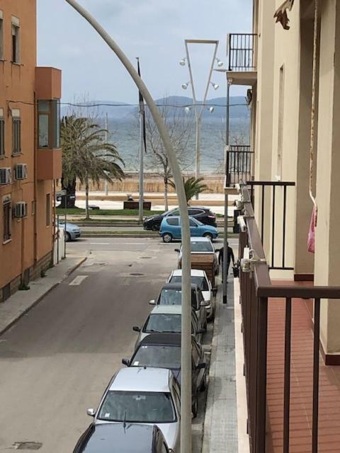 Family Apartment On The Beach Алгеро Екстериор снимка